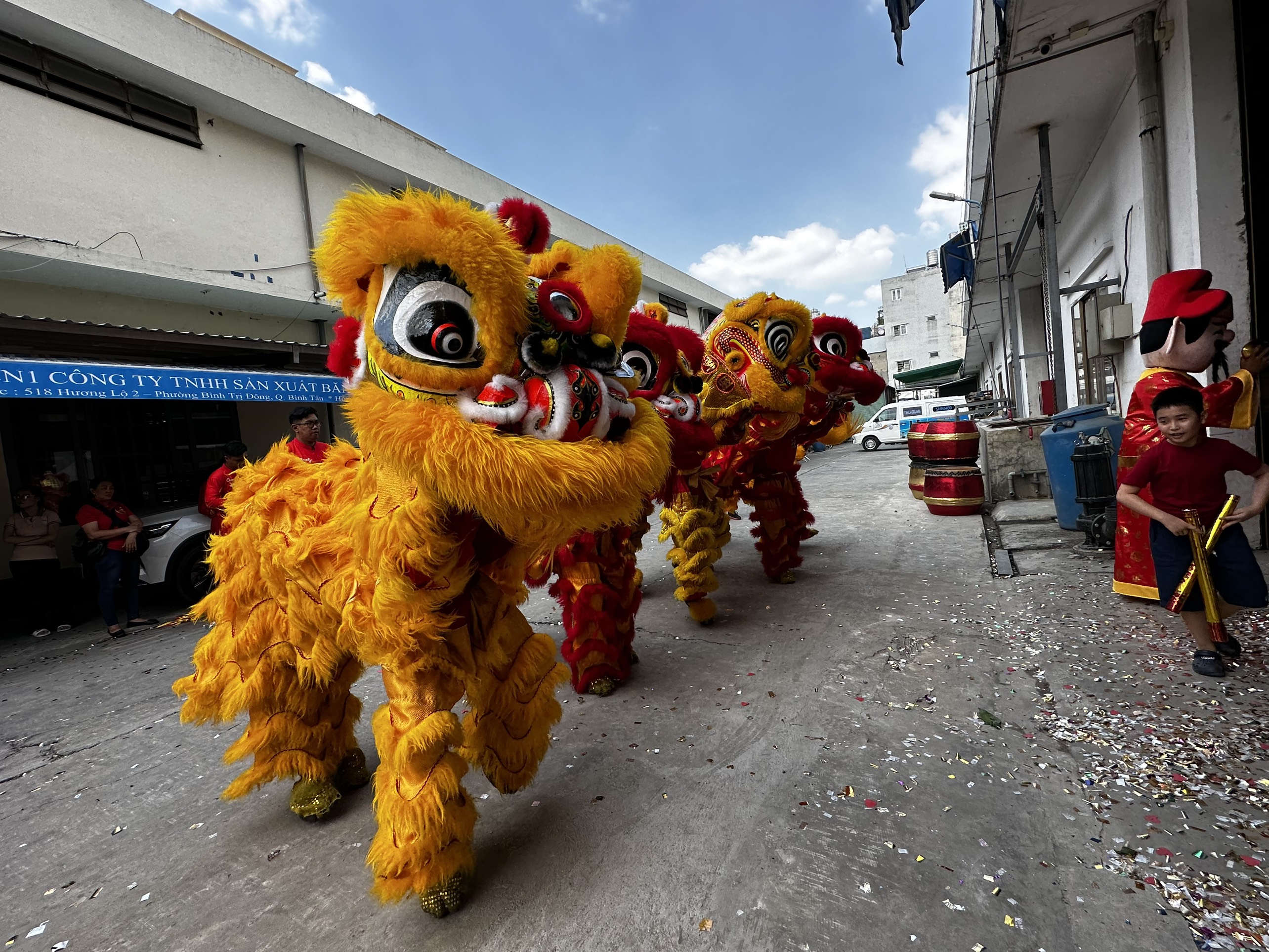 BIỄU DIÊN MÚA LÂN KHAI TRƯƠNG