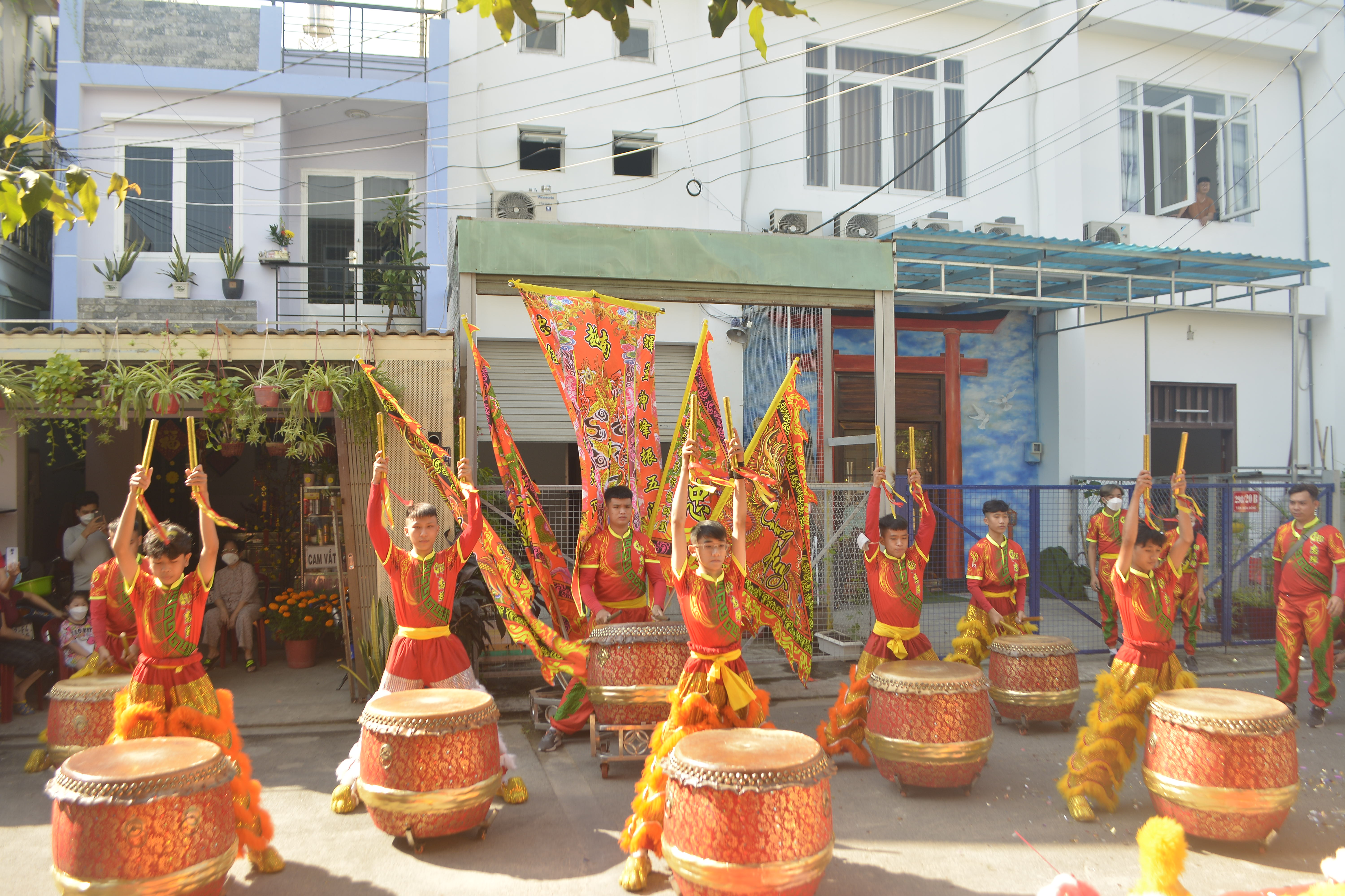 Thập Nhị Trống Chào Mừng